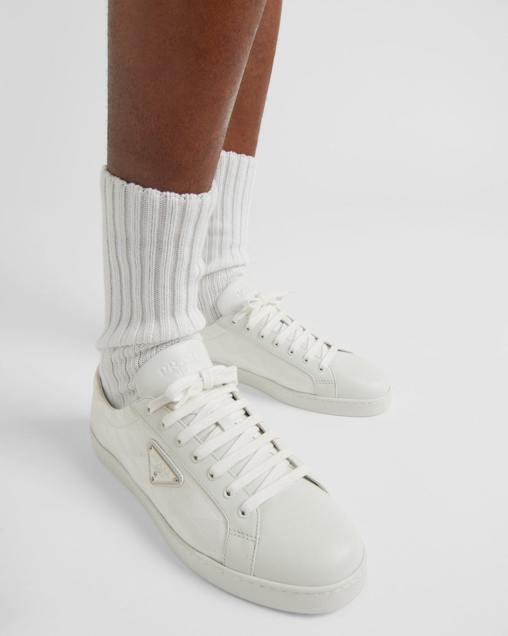 Sneaker aus Leder und Re - Nylon - Nov - ell - fas - ion