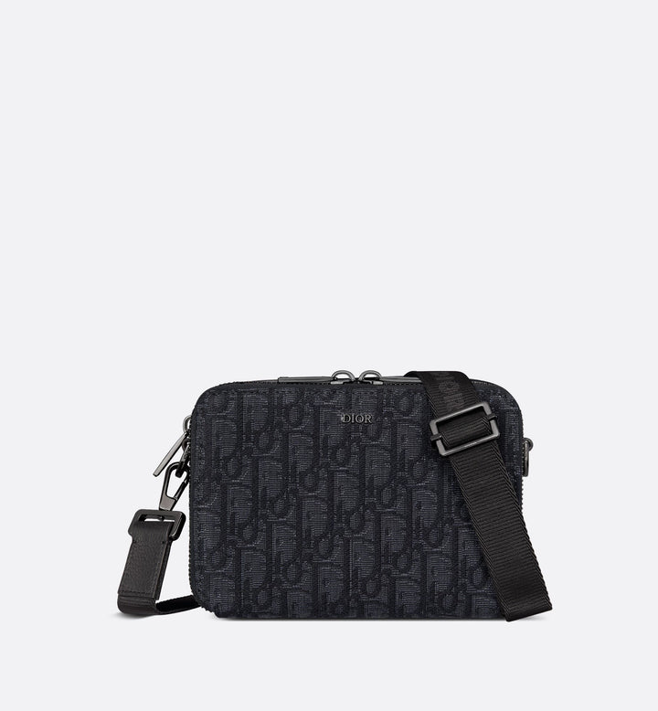 Pouch mit Reißverschluss und Riemen