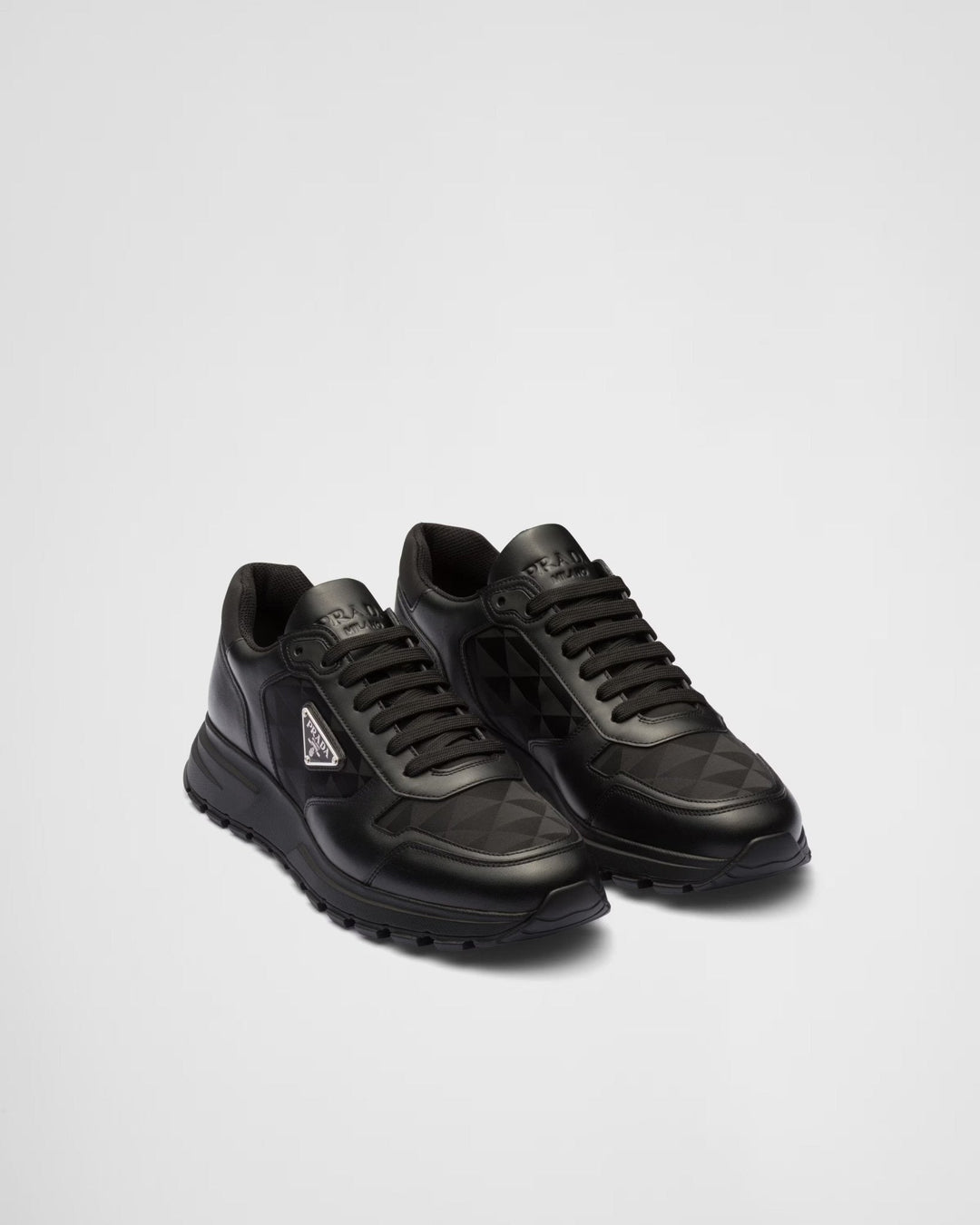 High - Top - Sneaker aus Leder und Re - Nylon - Nov - ell - fas - ion