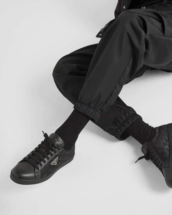 Sneaker aus Leder und Re-Nylon